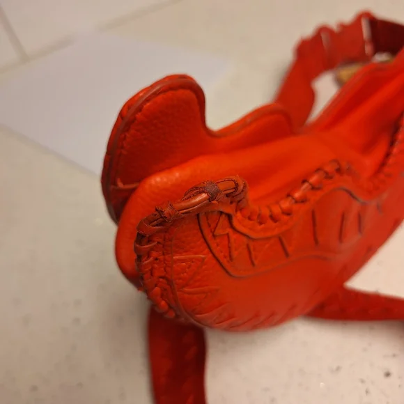 NWT Sprayground 💯 Red Rivier Sharkmouth Crossbody Bag. - Picture 2 of 6